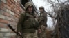 Украинский военнослужащий около Маринки в Донецкой области, апрель 2021 года 